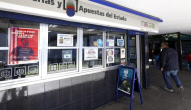 Un acertante en España gana el bote de 54 millones de euros de los Euromillones