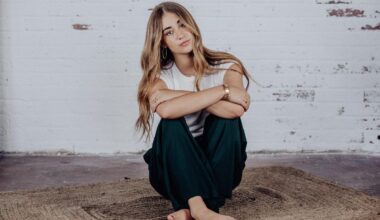 La cántabra Lu Decker habla de heridas abiertas en 'Apago la luz'