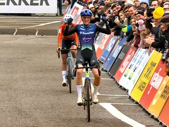 Lucinda Brand se impone en la Copa del Mundo de Ciclocross de Amberes tras un final vibrante