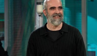 Luis Tosar acepta el extraño reto de Broncano para desmontar una clásica riña de madres: «Nos han mentido»