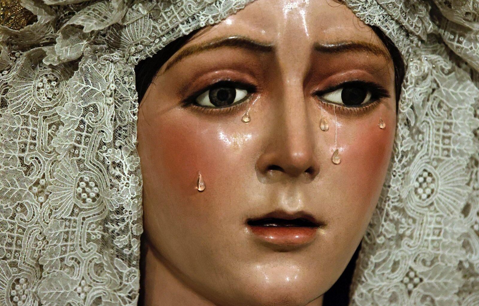 La Macarena vuelve al culto en la basílica tras la restauración