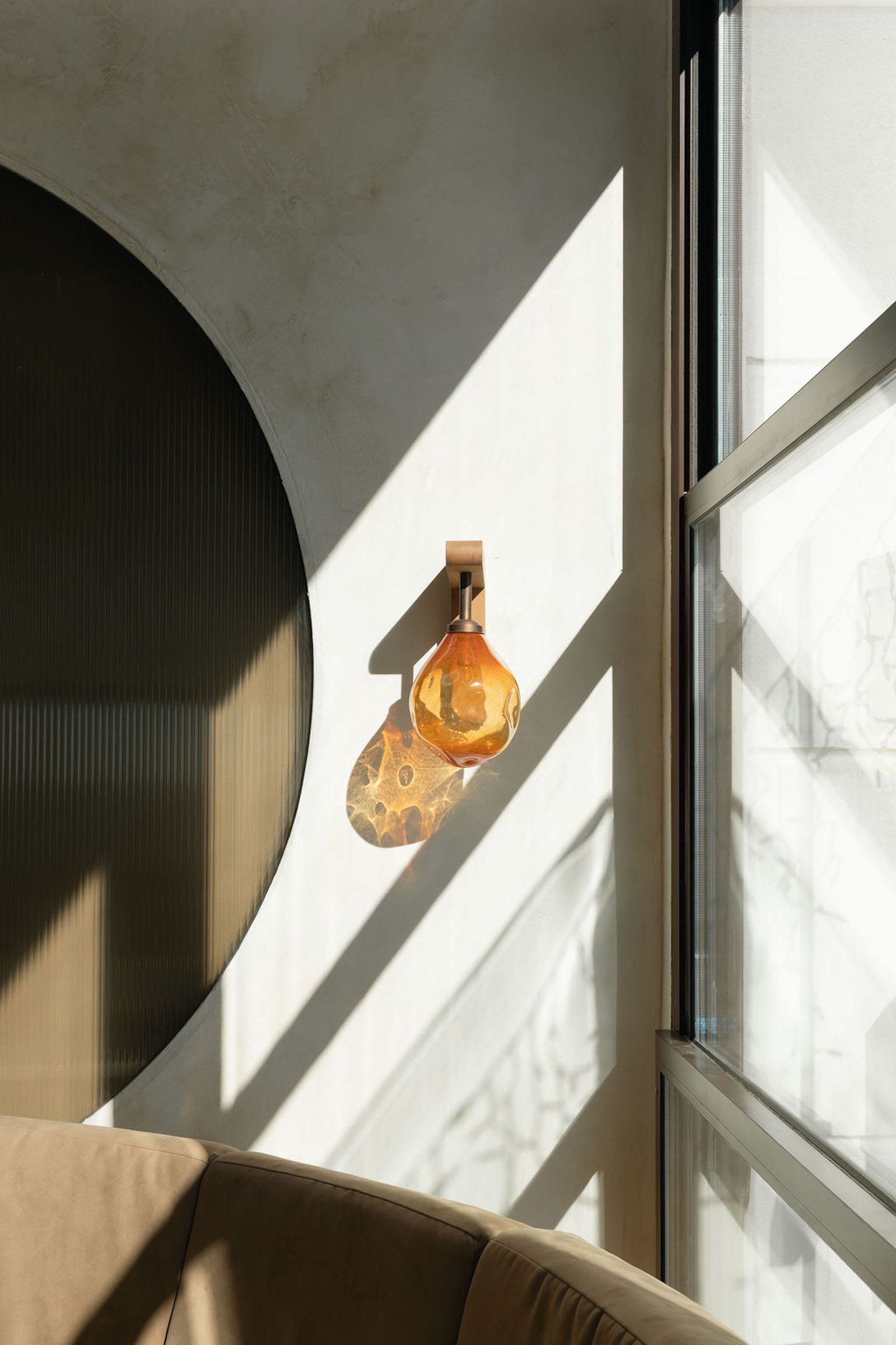 Aplique de cristal en pared de forma orgnica