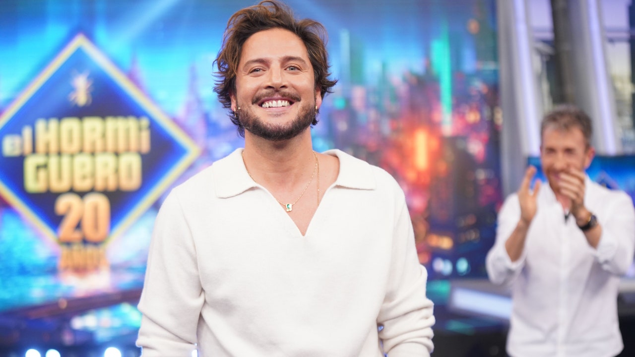 El sentido homenaje de Manuel Carrasco a Robe Iniesta en 'El Hormiguero': "Se ha ido una leyenda" - La Razón