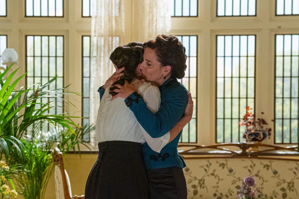 margarita abraza a angela en la promesa