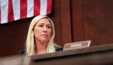 Marjorie Taylor Greene se muestra desafiante desde que anunció su renuncia tras su desacuerdo con Trump