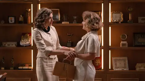 Marta y doña Clara en el Capítulo 455 de Sueños de Libertad