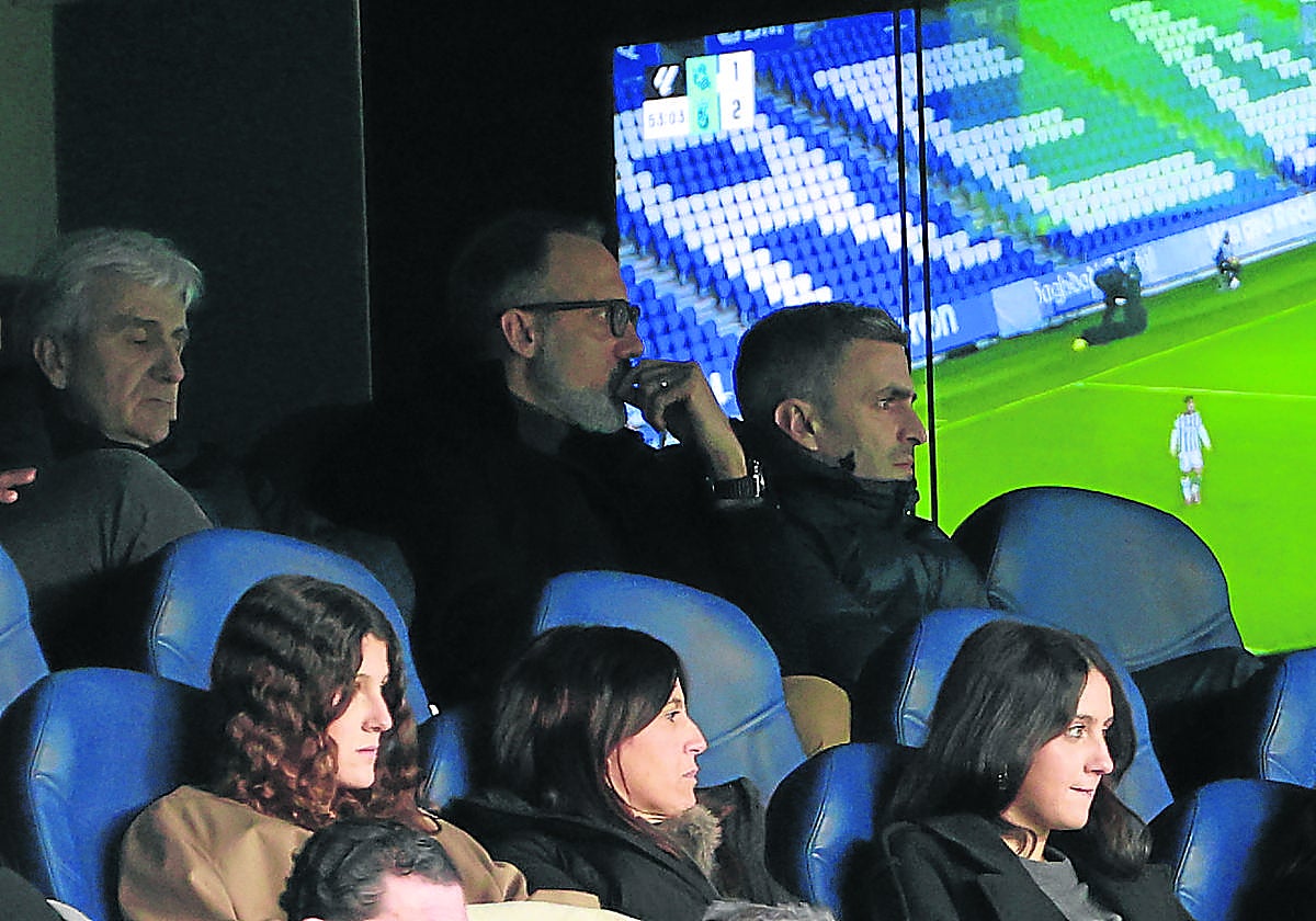 No pierde el tiempo y ya toma nota con papel y boli