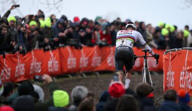 Mathieu van der Poel puede en Namur con Thibau Nys... por un problema técnico