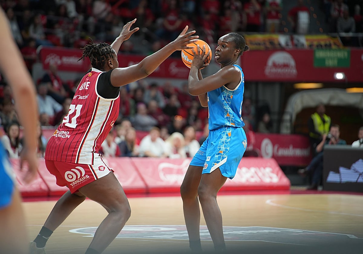 Avenida se queda sin fuerzas y sufre una clara derrota frente al Casademont Zaragoza (85-73)