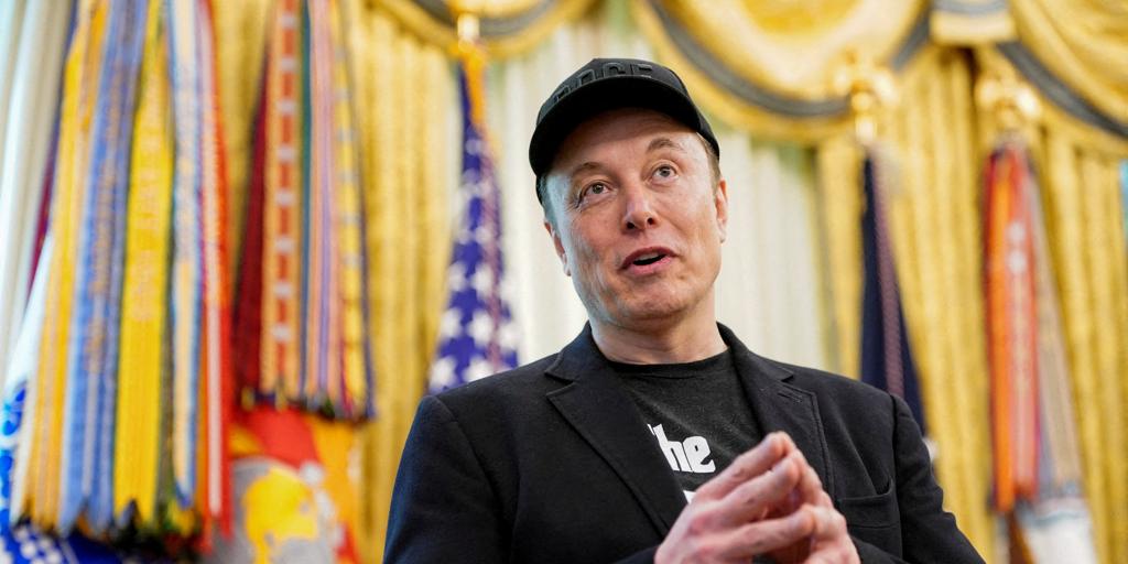 Elon Musk llama a la «abolición» de la Unión Europea tras la millonaria multa a X