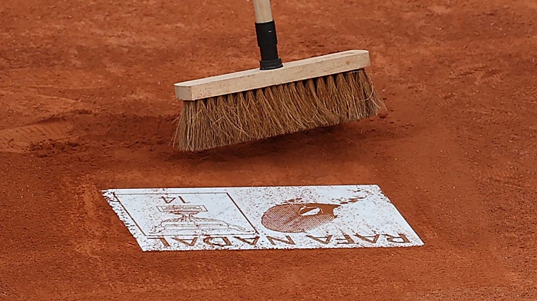 Emocionados con la huella de Rafa Nadal, indignados con el sabotaje a la Vuelta