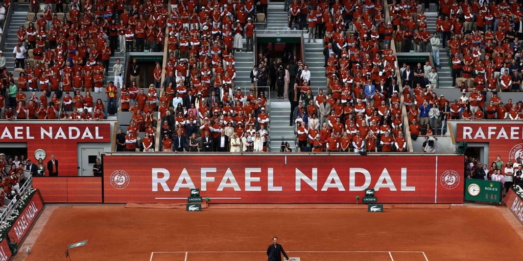 Emocionados con la huella de Rafa Nadal, indignados con el sabotaje a la Vuelta