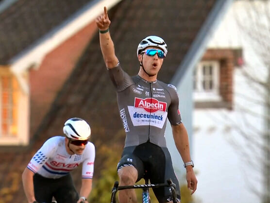 Niels Vandeputte se impone en el Leiecross de Kortrijk tras una vibrante carrera urbana del Exact Cross