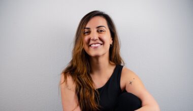 Enfermera en el Hospital de Albacete y cantautora: nuevo single de Noe Vargas