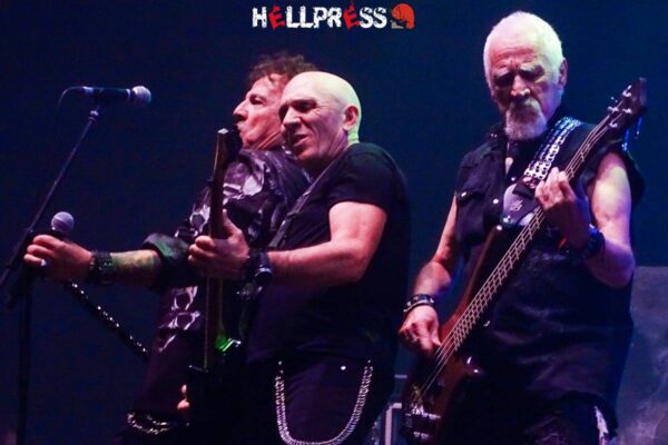 Actuación de la reunión de los miembros clásicos de Obús