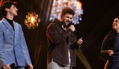 Pedro y Javier cantan con Carla Morrison… y Pablo Alborán irrumpe en el escenario