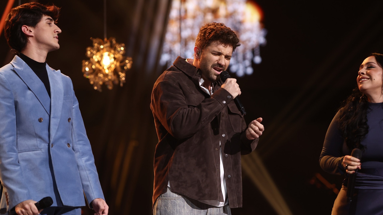 Pedro y Javier cantan con Carla Morrison… y Pablo Alborán irrumpe en el escenario