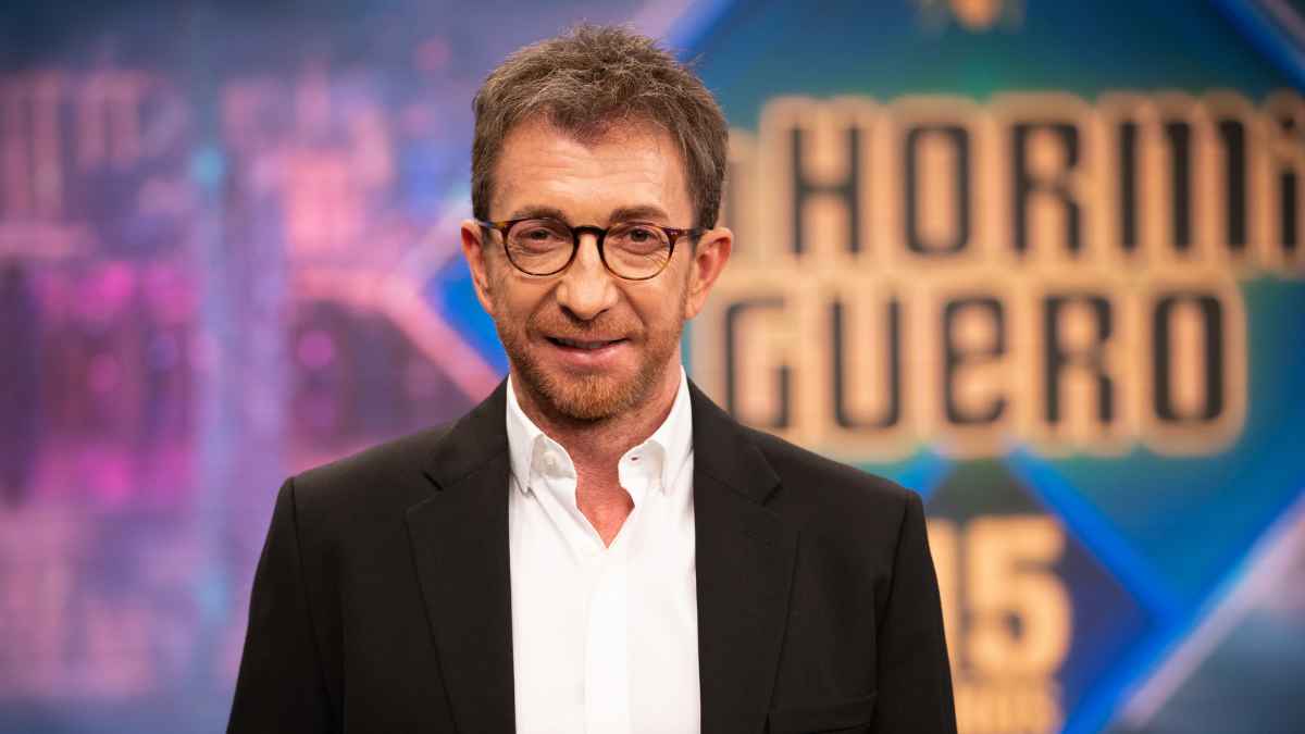 Presentador de El Hormiguero en el plató del programa en una noticia sobre nuevas ofertas de empleo