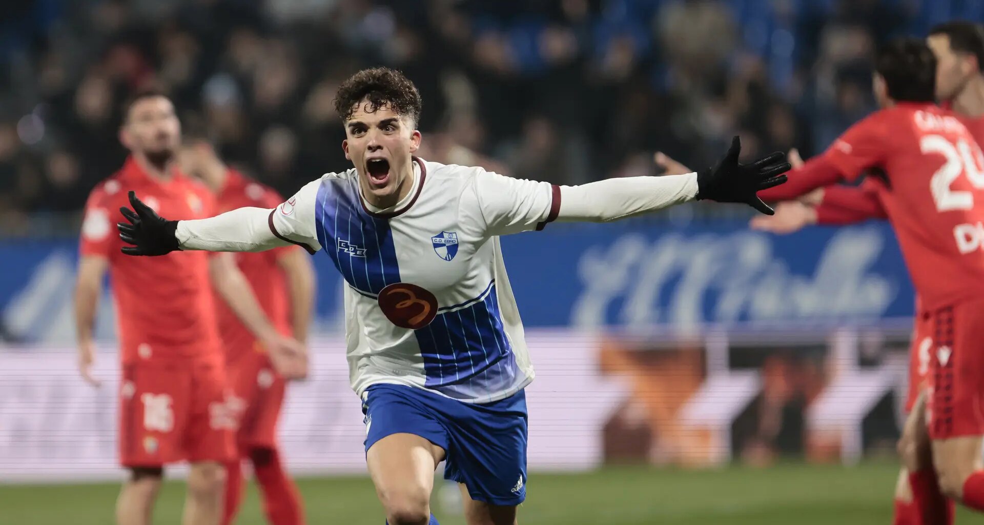 El Ibercaja Estadio solo se calienta con goles: la raza del CD Ebro lleva al límite al Osasuna - heraldo.es