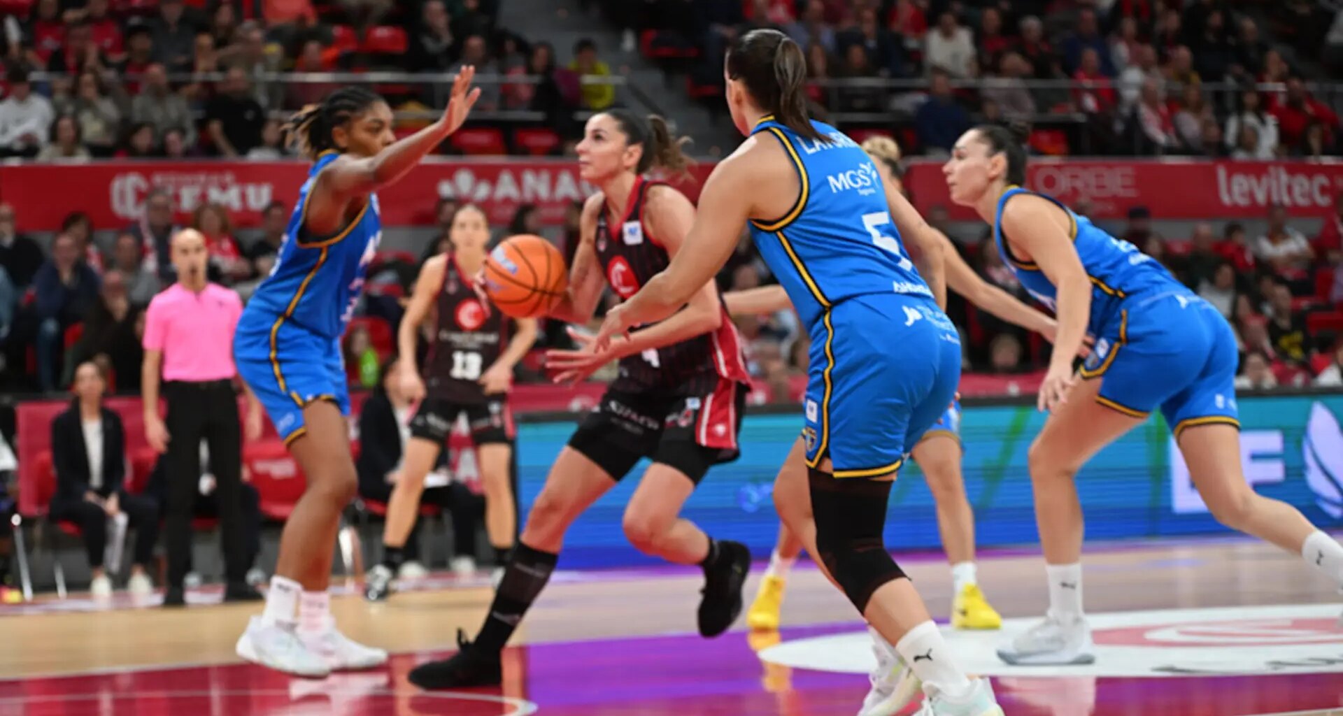 caen dos de sus rivales directos