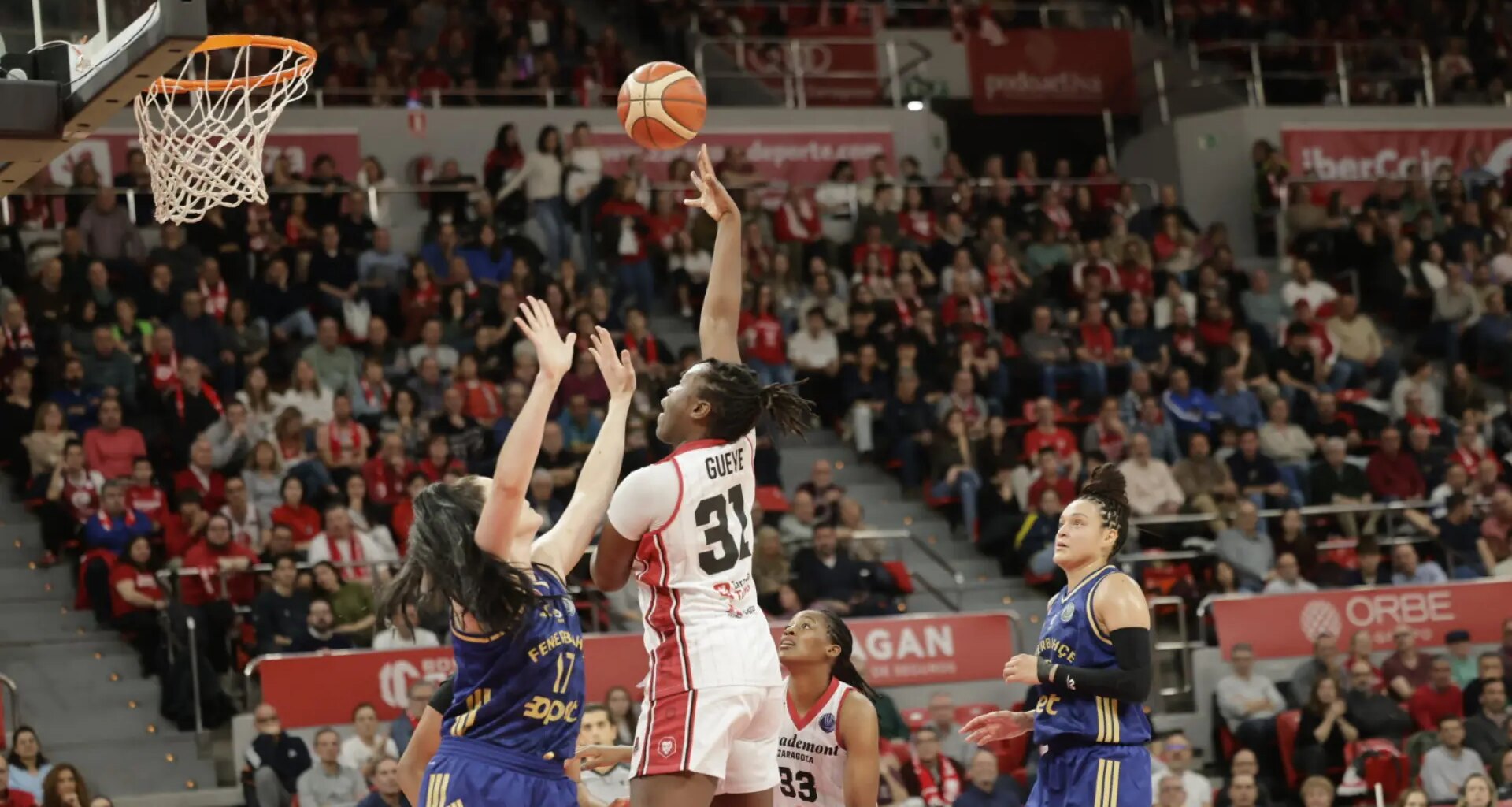 Solo Merritt Hempe resiste en la avalancha del Fenerbahce en Zaragoza