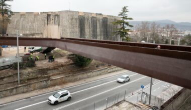 Los arquitectos elegidos por Moncloa para el Valle de los Caídos diseñaron la pasarela chapuza de Pamplona