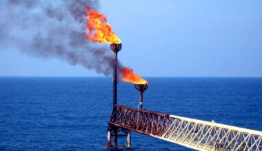 sobra crudo en cada esquina del mundo