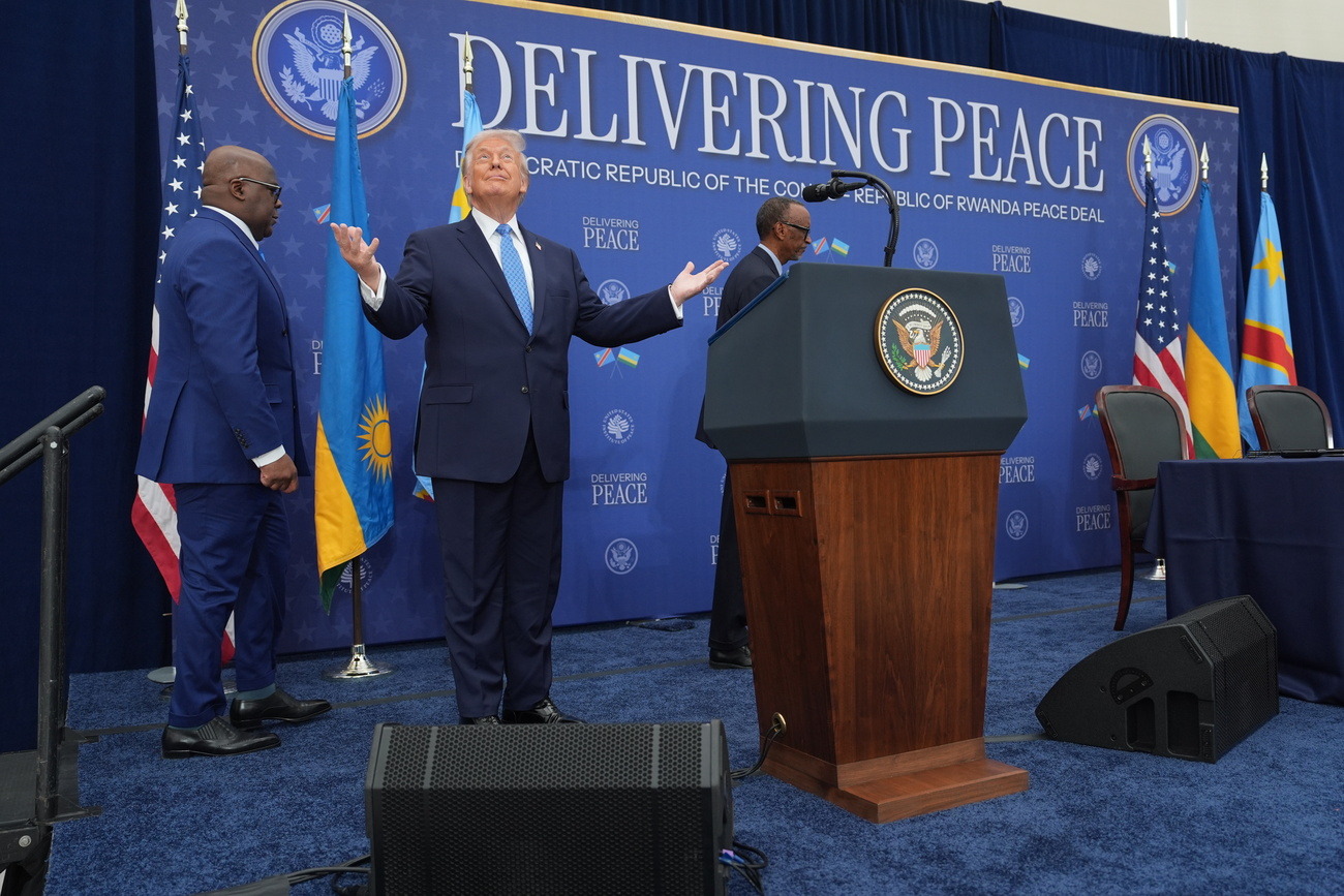 El presidente Donald Trump llega para una ceremonia de firma con el presidente Paul Kagame de Ruanda y el presidente Félix-Antoine Tshisekedi de la República Democrática del Congo en el Instituto de la Paz de EE.UU. el jueves, 4 de diciembre de 2025, en Washington, DC.