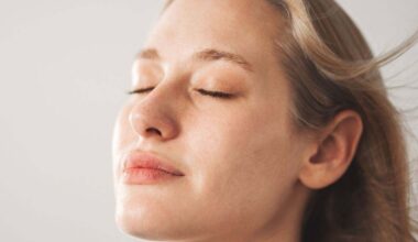 Por qué aparecen manchas en la piel tras las comidas navideñas y cómo librarte de ellas