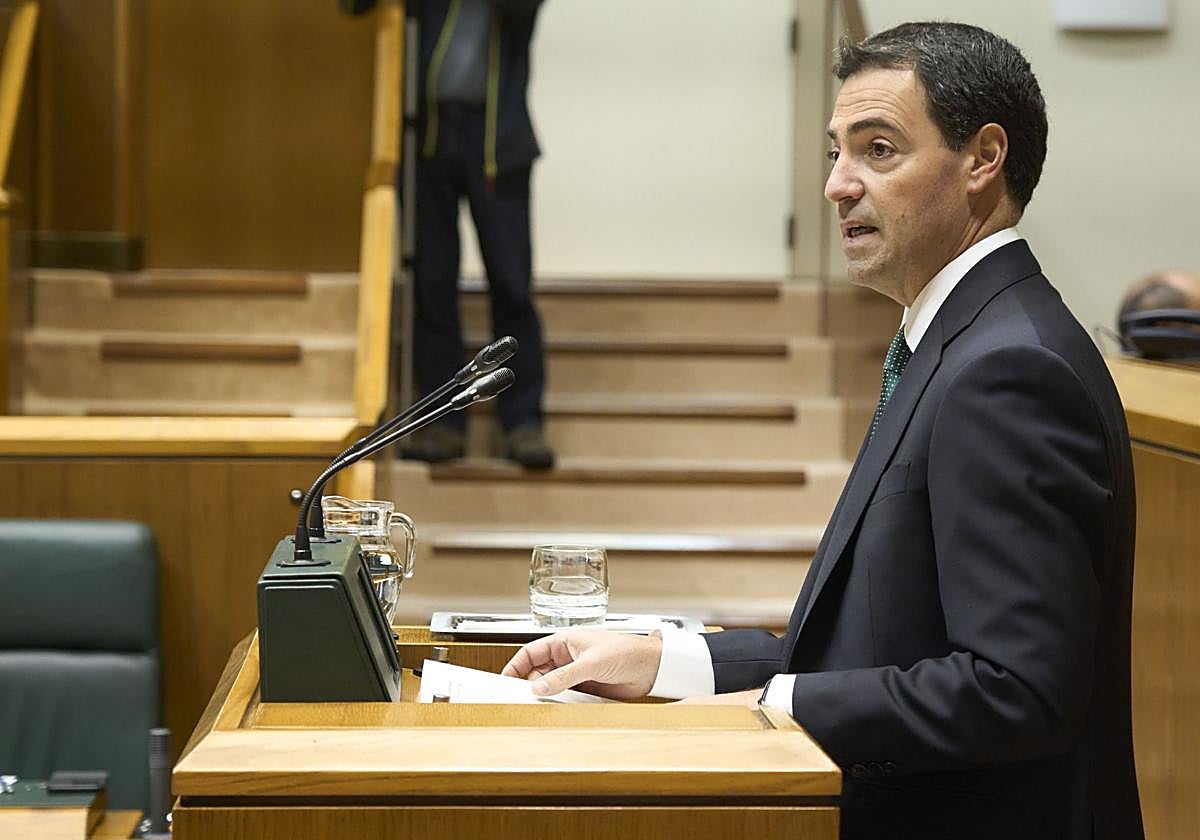 Pradales reprocha a Bildu su oposición al Guggenheim: «Dijeron que arruinaría la cultura vasca»