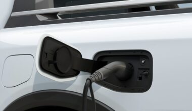 Ahora baraja mantener las ventas de híbridos y PHEV nuevos hasta 2040