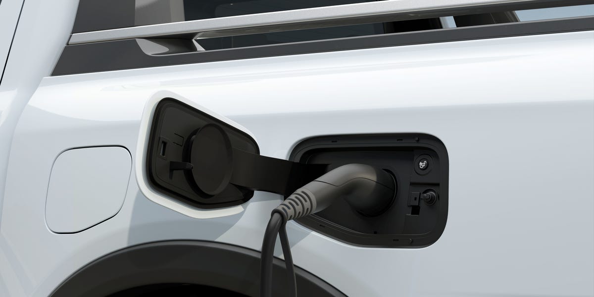 Ahora baraja mantener las ventas de híbridos y PHEV nuevos hasta 2040