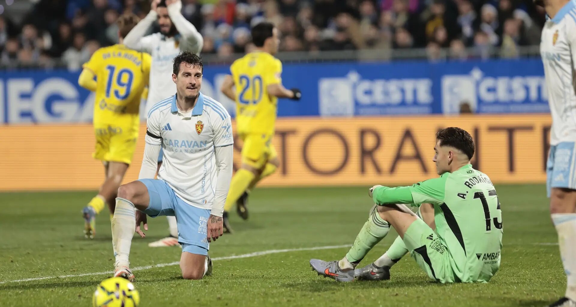 Resumen del partido Real Zaragoza-Cádiz: resultado, goles, polémica...