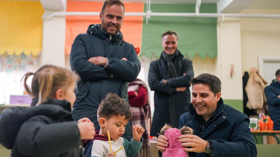 El consejero Emilio Viciana durante su visita al centro