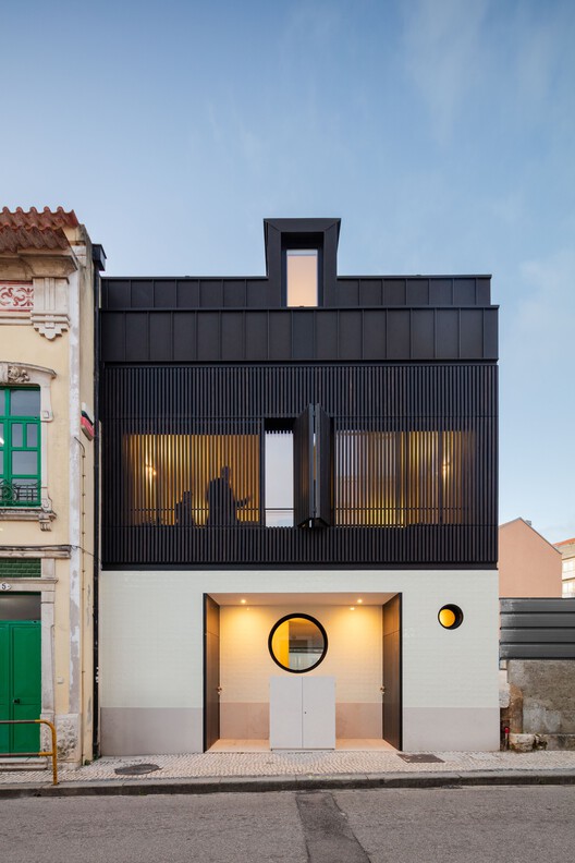 Casa de Sá / Tiago do Vale Arquitectos - Fotografía exterior, Fachada, Puerta