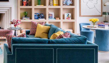 La extraña teoría decorativa de 'los tres propósitos' que están usando los decoradores para aprovechar el espacio en casas pequeñas