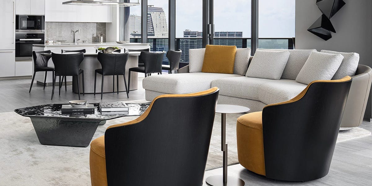 "Con este tipo de piezas se realza la sensación de amplitud". Nar Design Studio, interioristas de esta preciosa casa en un rascacielos