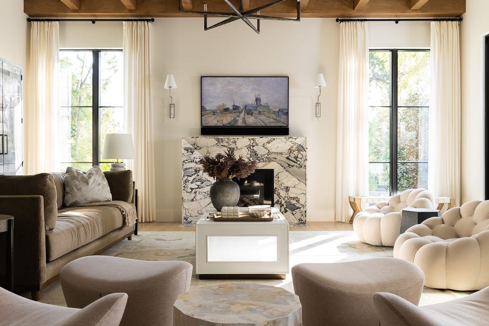 una casa clasica moderna decorada por mel bean