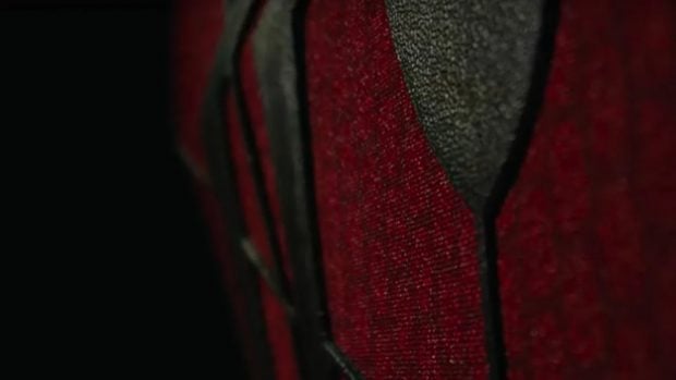 Tom Holland traje Spider-Man