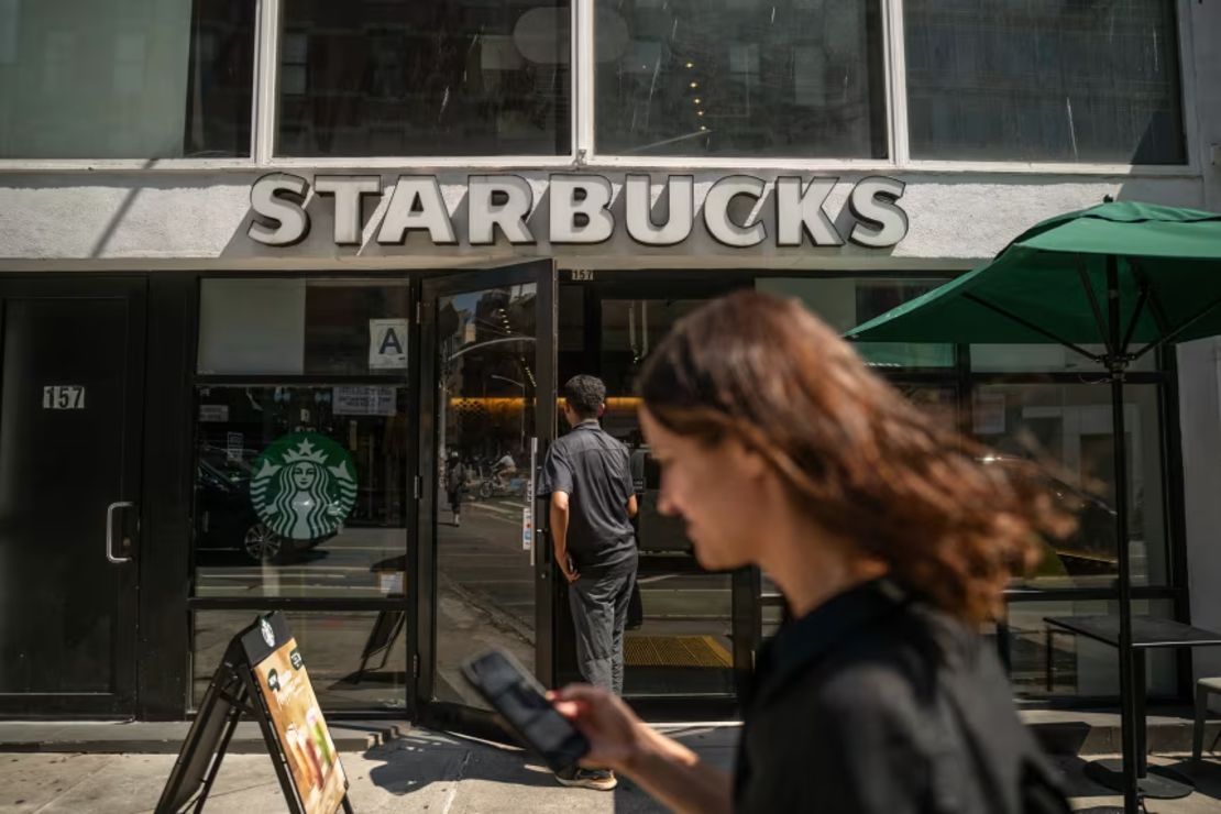 Starbucks ha enfrentado desafíos al operar en mercados urbanos complejos