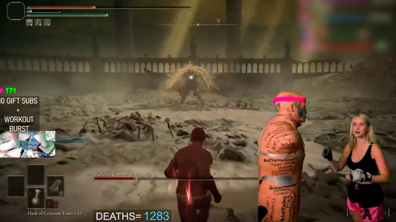 Una streamer completa Elden Ring usando un muñeco de boxeo como mando