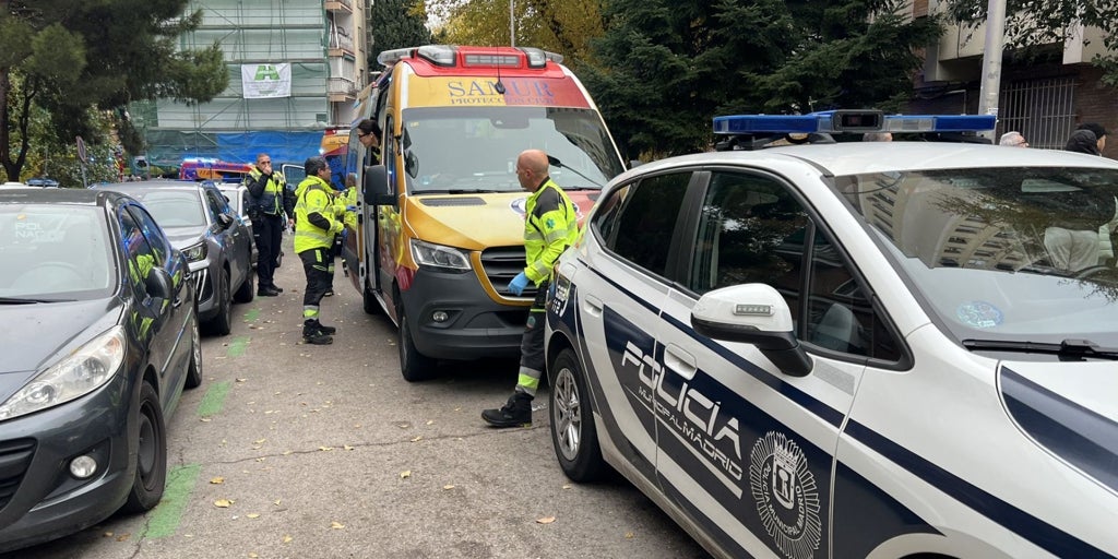 Muere una mujer de 48 años tras caer desde un décimo, con sus dos hijos de 3 años, en Ciudad Lineal