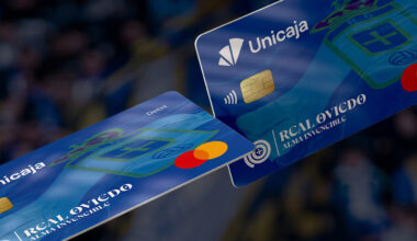 Celebración del centenario del Real Oviedo con una tarjeta de débito dedicada al equipo