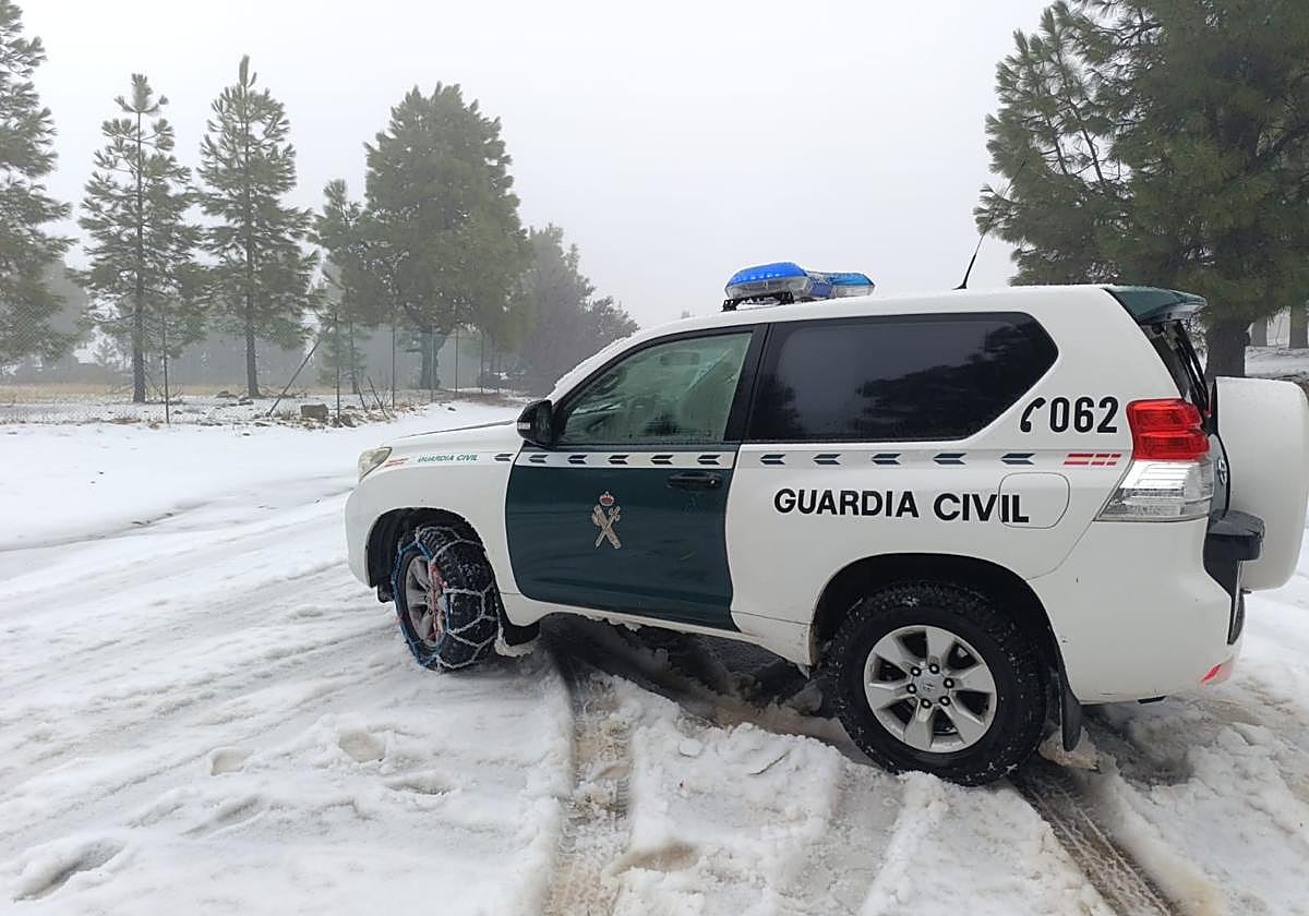 Borrasca Emilia en Canarias: carreteras cortadas, nieve, lluvias y última hora de la alerta, en directo