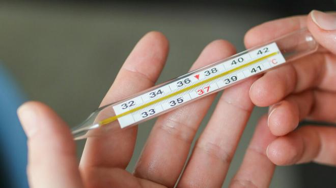 Termómetro marcando 37ºC (Foto: Pexels)