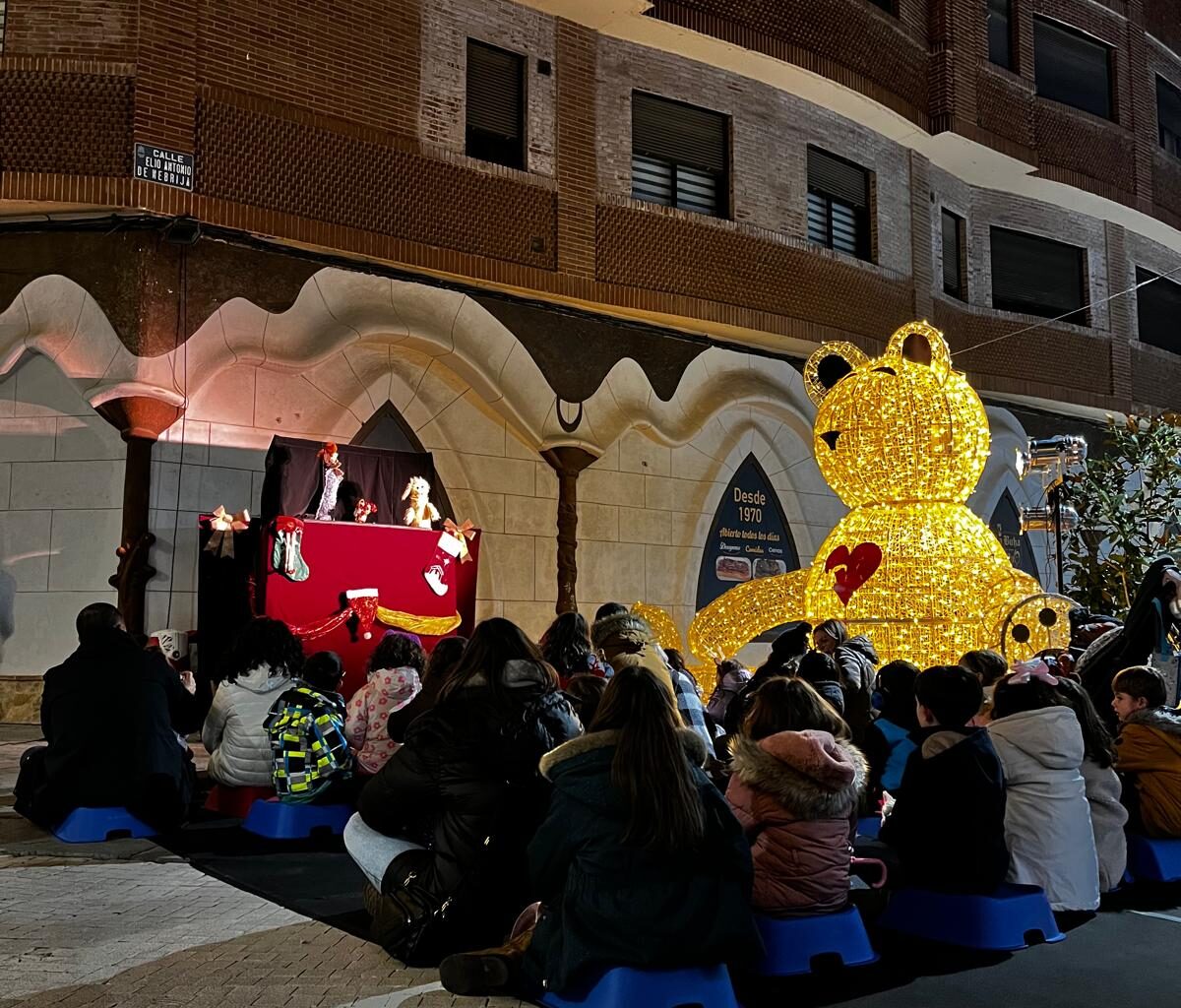 Éxito del teatro de títeres en la programación infantil navideña