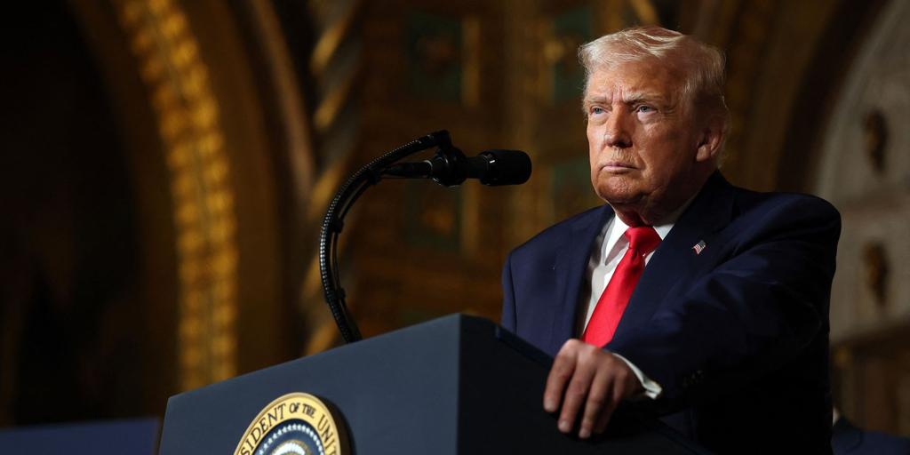 Trump revela que está hablando con las petroleras para cuando caiga Maduro