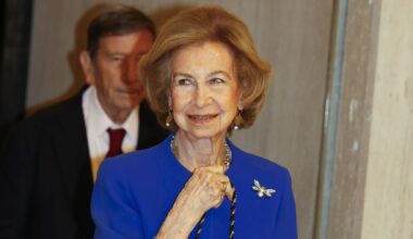 La Reina Sofía vuelve a la escena con un look impecable ajena a las memorias de Juan Carlos
