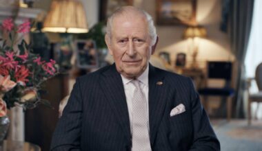 El rey Carlos III anuncia que "reducirá" su tratamiento contra el cáncer el próximo año