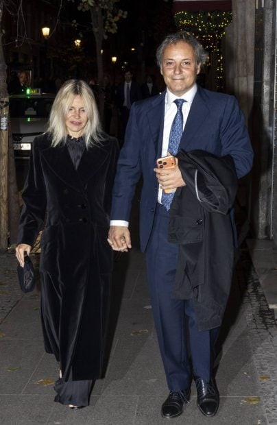 Eugenia Martínez de Irujo y Narcís Rebollo llegando al Nuevo Club Madrid. (Foto: Gtres)